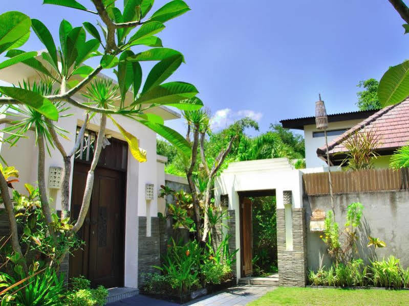 M Two Villas Seminyak Luaran gambar