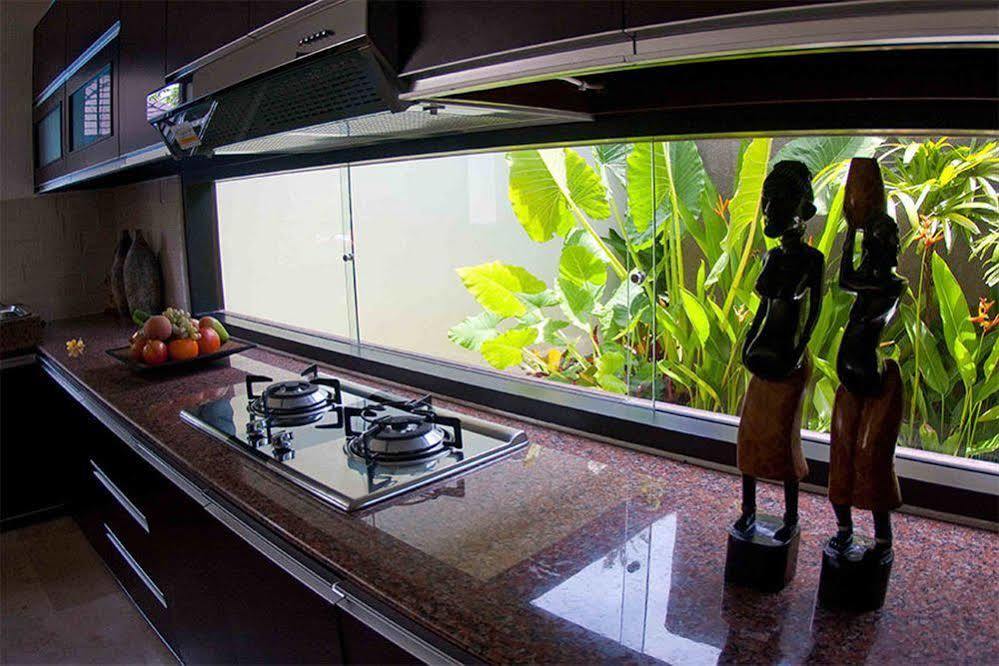M Two Villas Seminyak Luaran gambar
