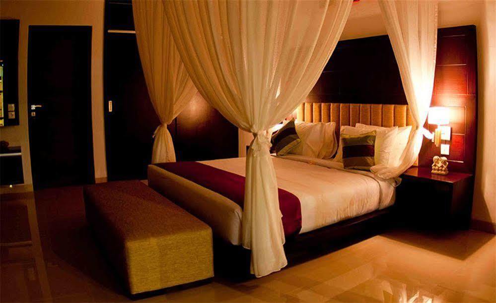 M Two Villas Seminyak Luaran gambar