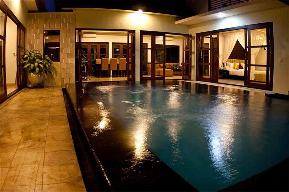 M Two Villas Seminyak Luaran gambar