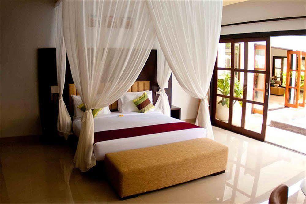 M Two Villas Seminyak Luaran gambar