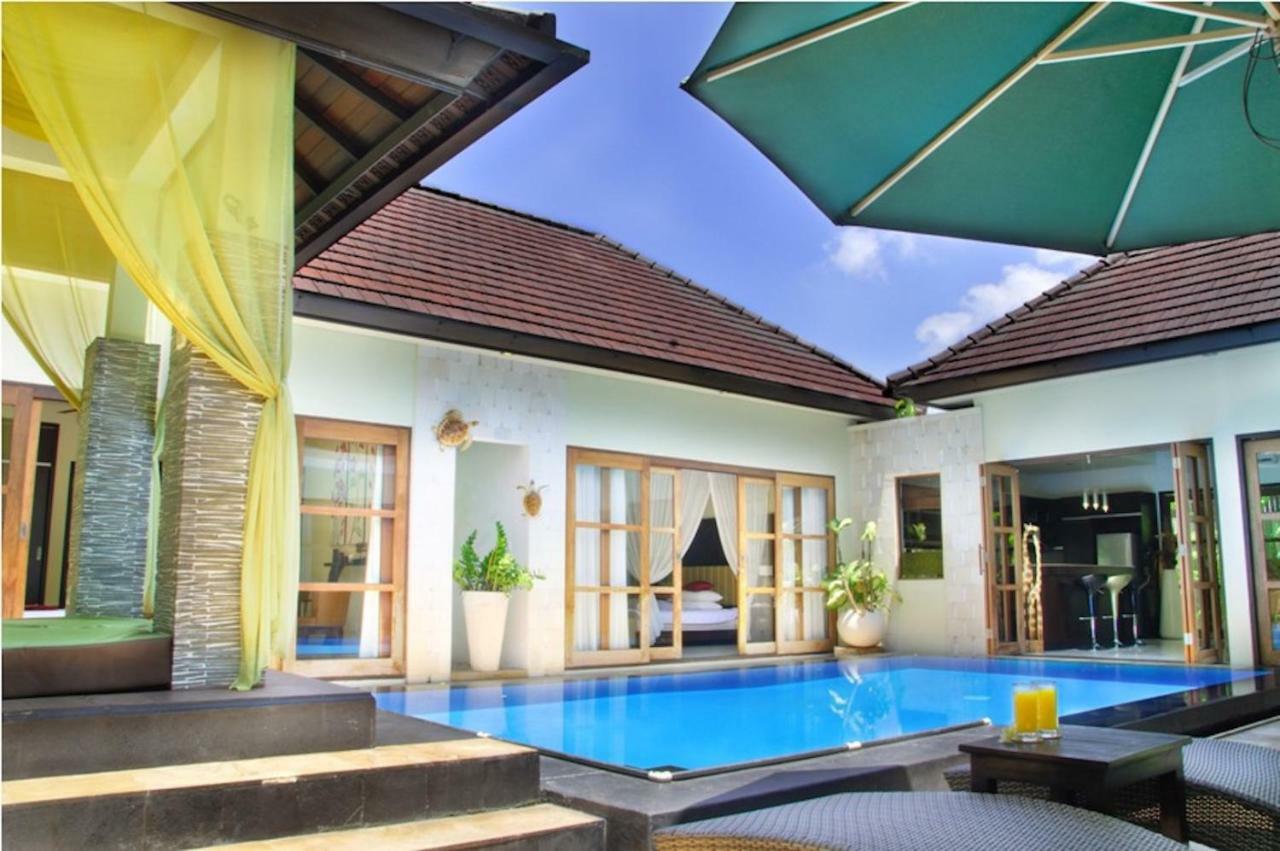 M Two Villas Seminyak Luaran gambar