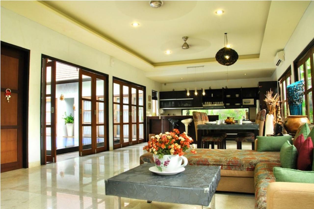 M Two Villas Seminyak Luaran gambar