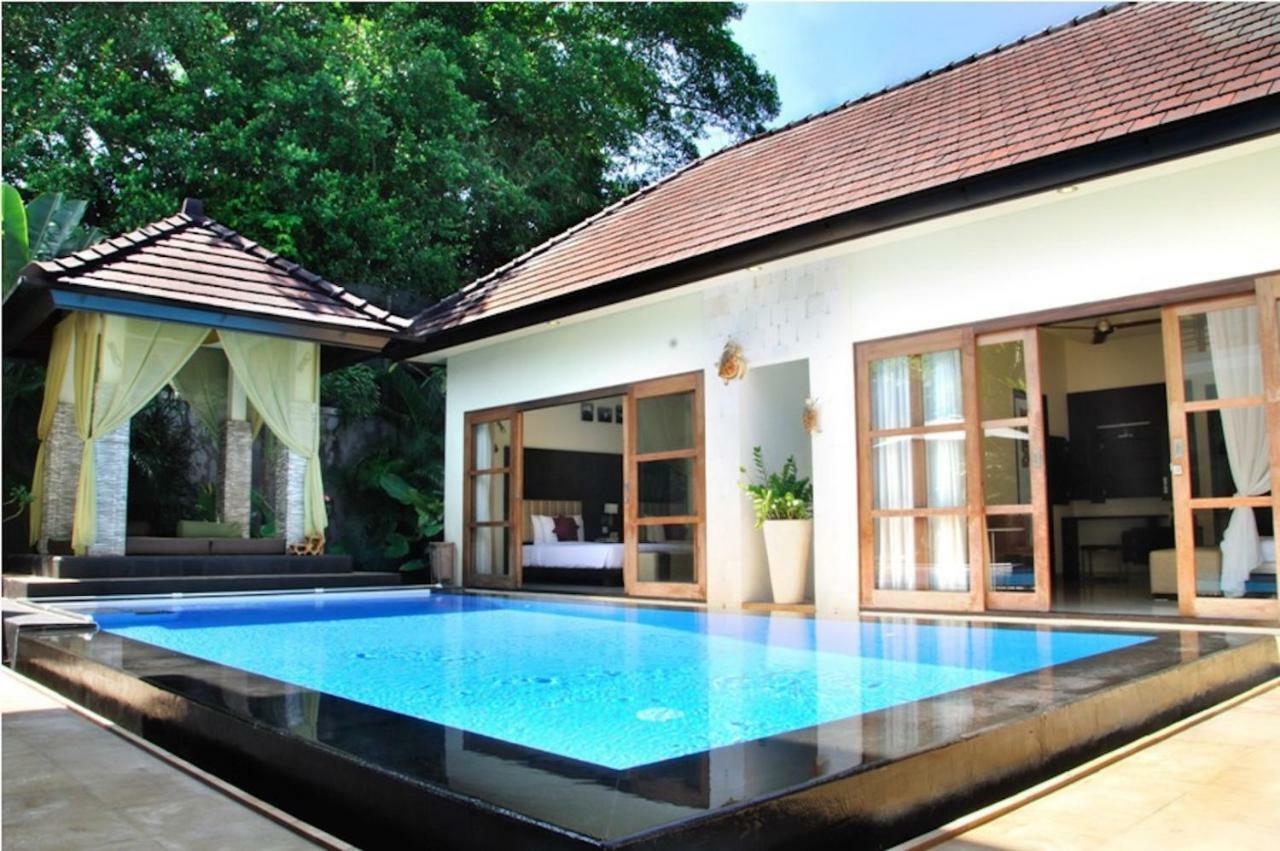 M Two Villas Seminyak Luaran gambar
