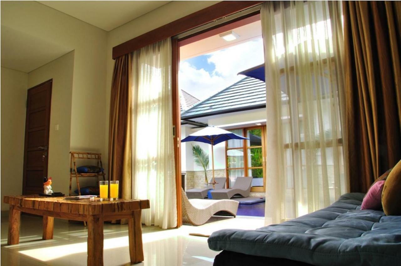 M Two Villas Seminyak Luaran gambar